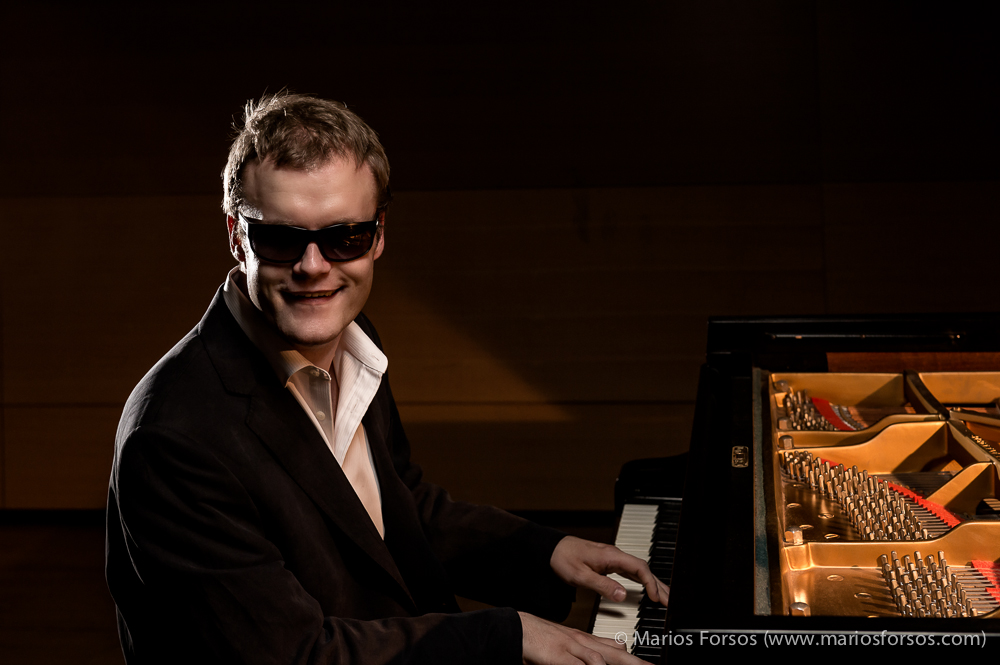 Derek Paravicini al piano (fotografía de Mario Forsos)