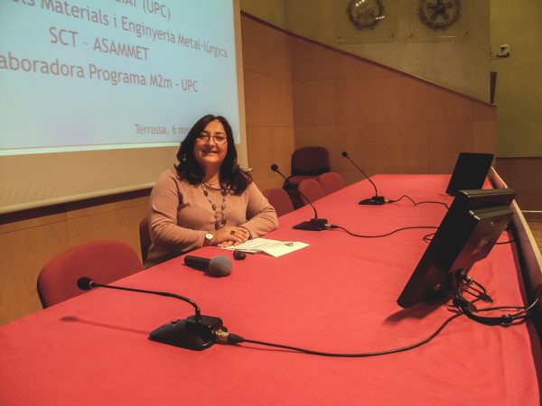 Núria Salán en una conferencia