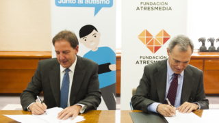 Firma del convenio de colaboración Junto al Autismo