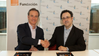 firma convenio Autismo España y Fundación Orange